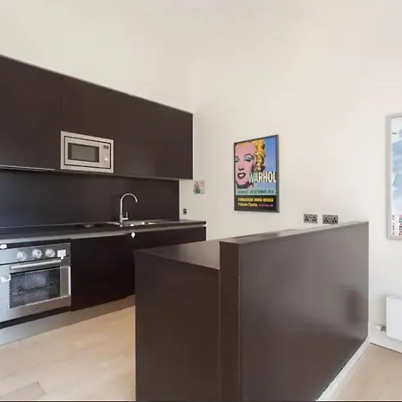 Lovely & Central 2bd House - *