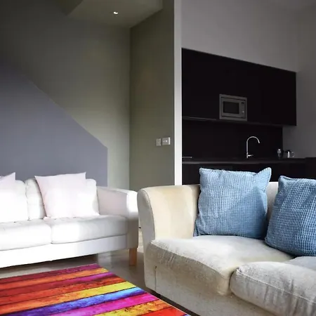 Lovely & Central 2bd House - *